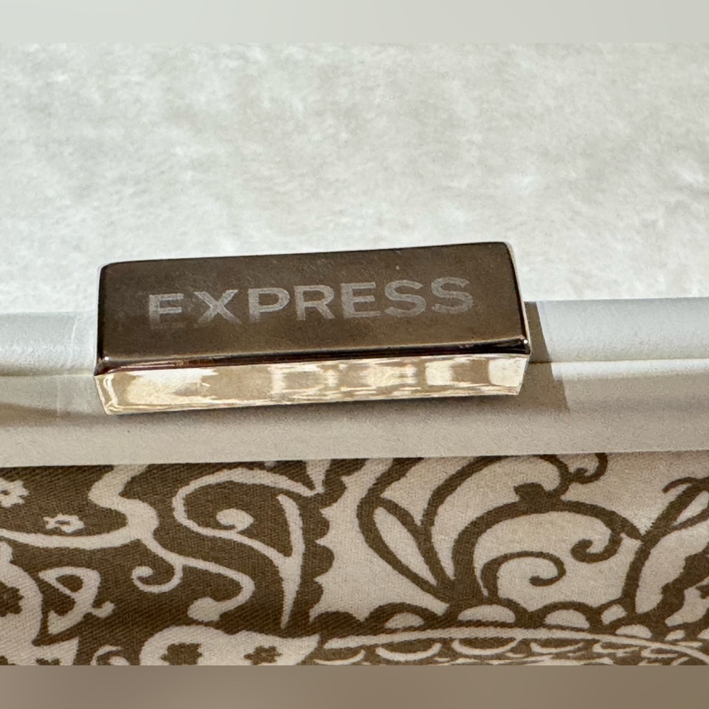 Express White & Light Brown Paisley Fabric Oversized Satchel Bag. Express clasp - Picture 6 of 15